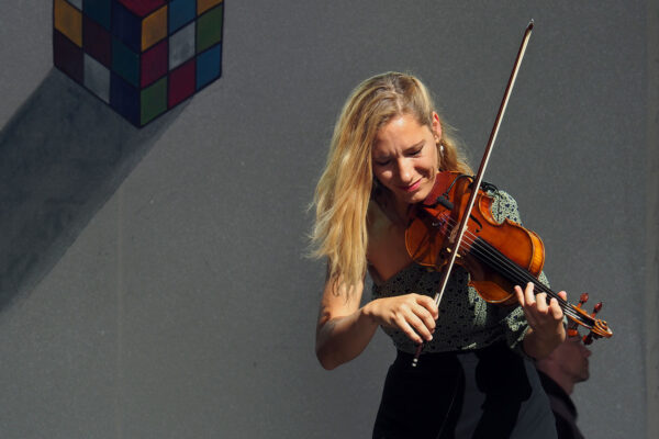 Rudolstadt Festival 2022: Wild Strings Trio: Petra Onderufová (Foto: Andreas Kuhrt)