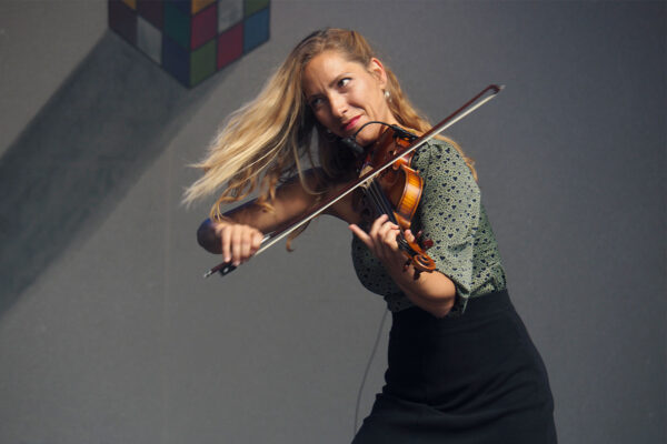 Rudolstadt Festival 2022: Wild Strings Trio: Petra Onderufová (Foto: Andreas Kuhrt)