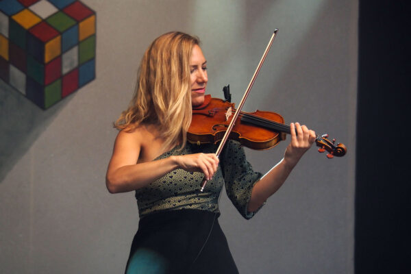 Rudolstadt Festival 2022: Wild Strings Trio: Petra Onderufová (Foto: Andreas Kuhrt)