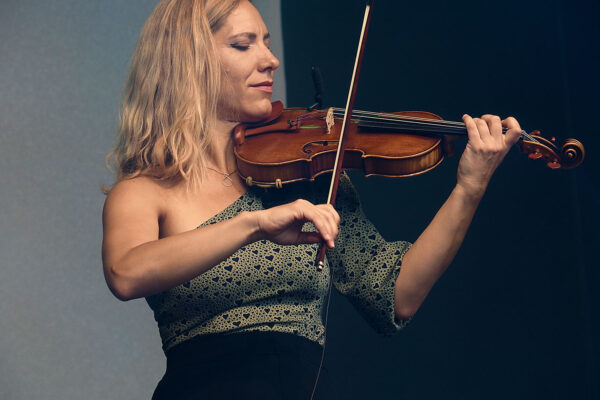 Rudolstadt Festival 2022: Wild Strings Trio: Petra Onderufová (Foto: Andreas Kuhrt)