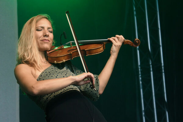 Rudolstadt Festival 2022: Wild Strings Trio: Petra Onderufová (Foto: Andreas Kuhrt)