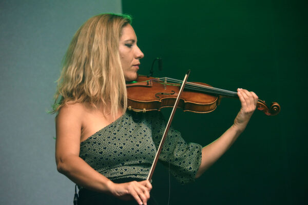 Rudolstadt Festival 2022: Wild Strings Trio: Petra Onderufová (Foto: Andreas Kuhrt)