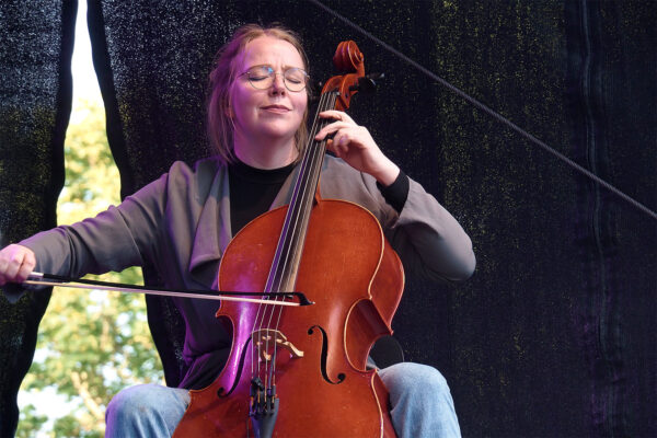 Rudolstadt Festival 2022: Kajsa Balto Band: Ragnhild Tronsmo Haugland (Foto: Andreas Kuhrt)