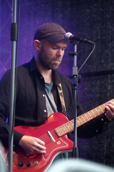 Rudolstadt Festival 2022: Kajsa Balto Band: Aleksander Sjølie (Foto: Andreas Kuhrt)