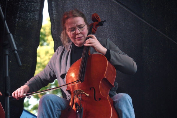 Rudolstadt Festival 2022: Kajsa Balto Band: Ragnhild Tronsmo Haugland (Foto: Andreas Kuhrt)