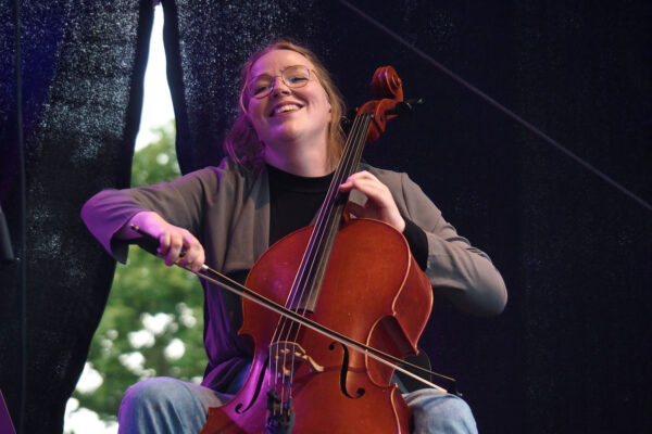 Rudolstadt Festival 2022: Kajsa Balto Band: Ragnhild Tronsmo Haugland (Foto: Andreas Kuhrt)