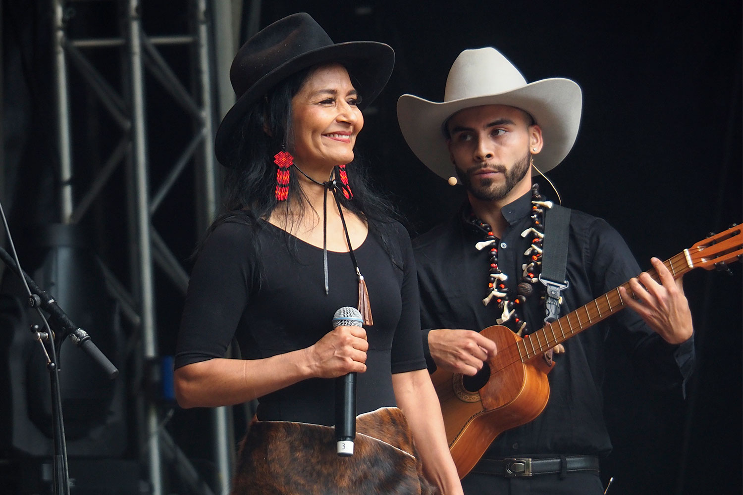 2022-rudolstadt-festival-0013033ak-cimarron-ana-veydo-oliver-oicata Rudolstadt Festival 2022: Cimarrón: Ana Veydó, Olivier Oicatá (Foto: Andreas Kuhrt)