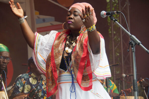 Rudolstadt Festival 2022: Chouk Bwa & The Ångströmers: Maloune Prévaly (Foto: Andreas Kuhrt)