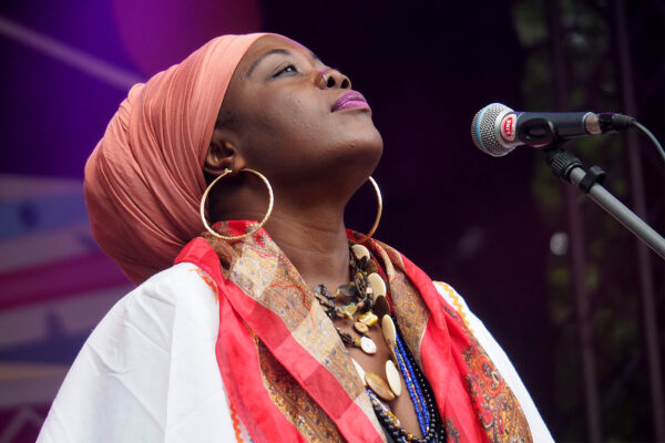 Rudolstadt Festival 2022: Chouk Bwa & The Ångströmers: Maloune Prévaly (Foto: Andreas Kuhrt)