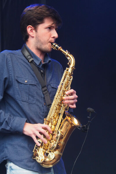 Rudolstadt Festival 2022: Ivarh: Saxophonspieler (Foto: Andreas Kuhrt)