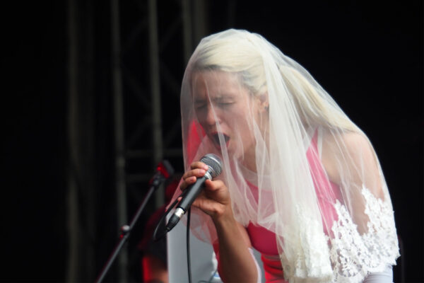 Rudolstadt Festival 2022: Pussy Riot: Diana Burkot (Foto: Andreas Kuhrt)