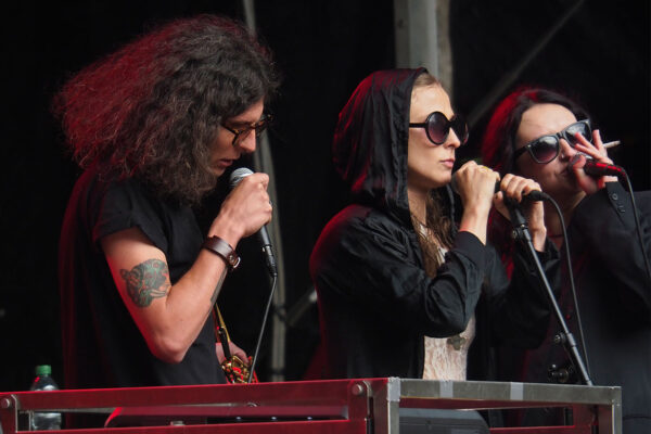 Rudolstadt Festival 2022: Pussy Riot: Anton Ponomarew, Maria Aljochina, Olga Borisowa (Foto: Andreas Kuhrt)