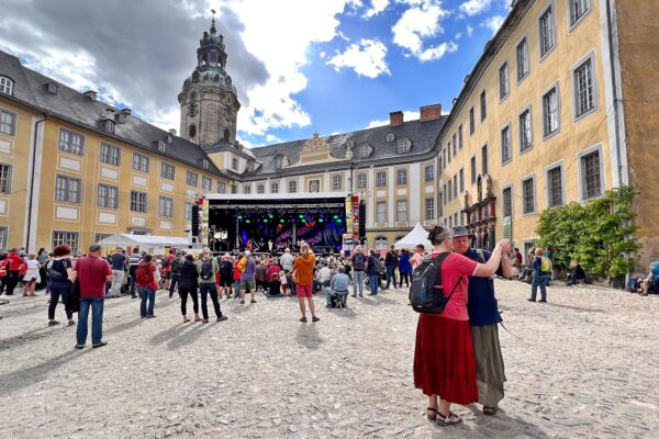 Rudolstadt Festival 2022: Heidecksburg Burghof: Der Flug der Liebe (Foto: Manuela Hahnebach)