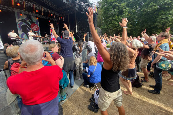 Rudolstadt Festival 2022: AK Dan Gwang Chil (ADG7): Publikum (Foto: Andreas Kuhrt)