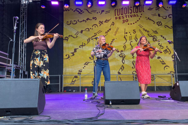 Rudolstadt Festival 2022: Fara: Catriona Price, Sally Simpson, Jeana Leslie (Foto: Andreas Kuhrt)