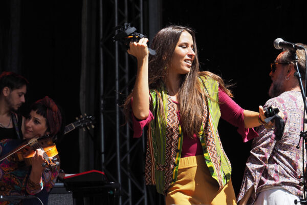 Rudolstadt Festival 2022: Officine Meridionali Orchestra: Lavinia Mancusi (Foto: Manuela Hahnebach)