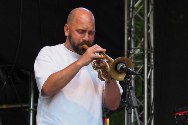 Rudolstadt Festival 2022: Sofia Rei: Sebastian Studnitzky (Foto: Manuela Hahnebach)