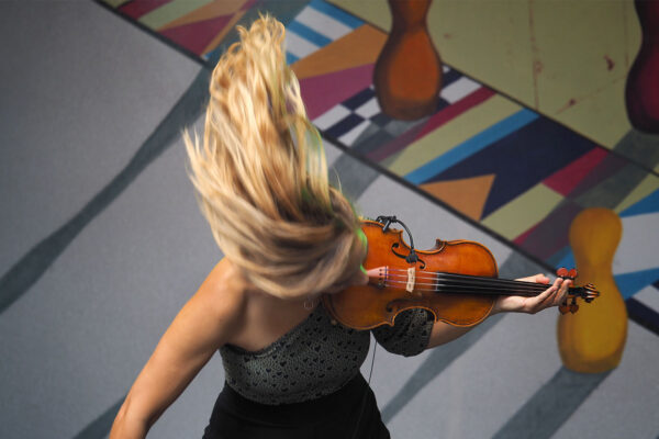 Rudolstadt Festival 2022: Wild Strings Trio: Petra Onderufová (Foto: Manuela Hahnebach)