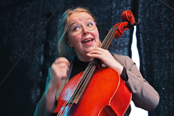 Rudolstadt Festival 2022: Kajsa Balto Band: Ragnhild Tronsmo Haugland (Foto: Manuela Hahnebach)