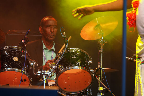 Rudolstadt Festival 2022: Groupe RTD: Omar Farah Houssein (Foto: Manuela Hahnebach)