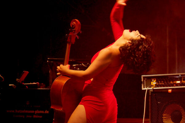 Rudolstadt-Festival 2023: Ana Carla Maza (Cello, Kuba) (Foto: Andreas Kuhrt)