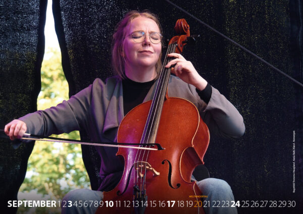 Fotokalender 2023: Rudolstadt Festival: 09: Ragnhild Tronsmo Haugland, Kaisa Balto Band, Norwegen (Foto/Gestaltung: Andreas Kuhrt)