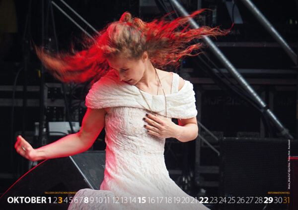 Fotokalender 2023: Rudolstadt Festival: 10: Maria "Mascha" Aljochina, Pussy Riot, Russland (Foto/Gestaltung: Andreas Kuhrt)