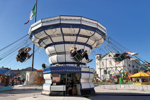 Tour Friaul 2023: Palmanova: Oktoberfest auf der Piazza Grande (Foto: Manuela Hahnebach)