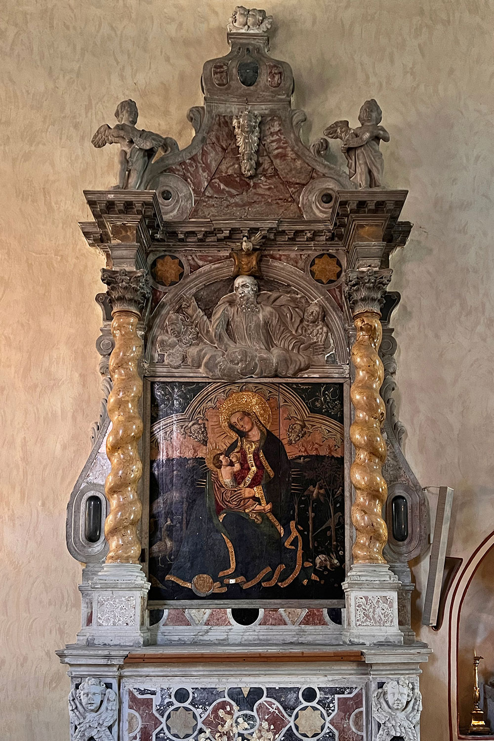 Tour Friaul 2023: Muggia: Kirche San Francesco: Altarbild Madonna del latte (Foto: Manuela Hahnebach)
