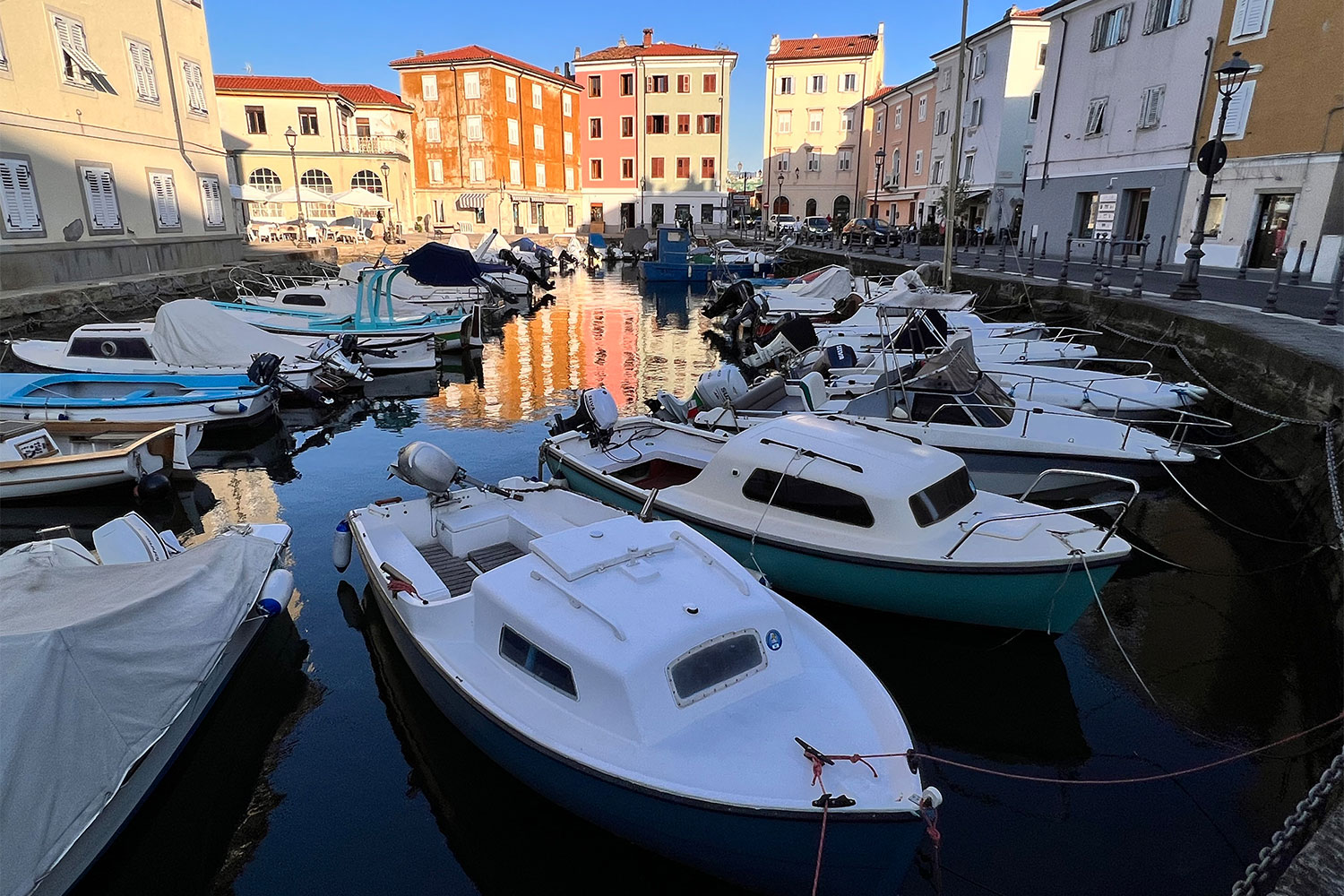 Tour Friaul 2023: Muggia: Stadthafen (Foto: Manuela Hahnebach)