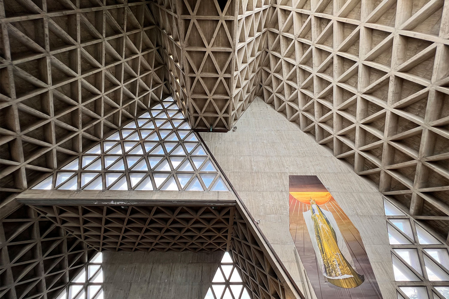 Tour Friaul 2023: Wallfahrtskirche Monte Grisa (Foto: Manuela Hahnebach)