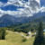 Tour Friaul 2023: Panoramablick über die Malga Somdogna zur Montasio-Kette (Foto: Andreas Kuhrt)