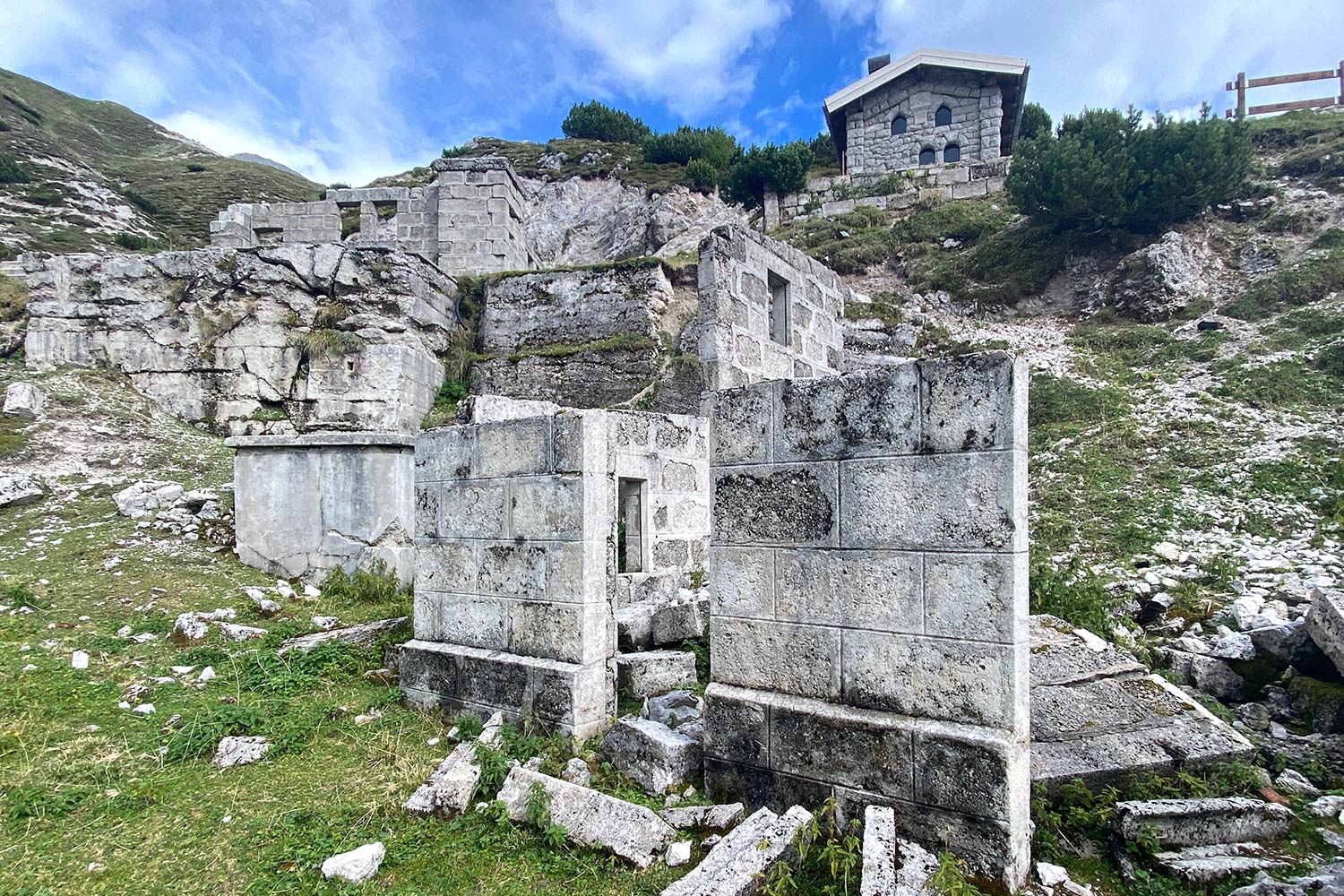 Tour Friaul 2023: ehemalige Stellung der Gemona-Alpini im 1. Weltkrieg (Foto: Andreas Kuhrt)