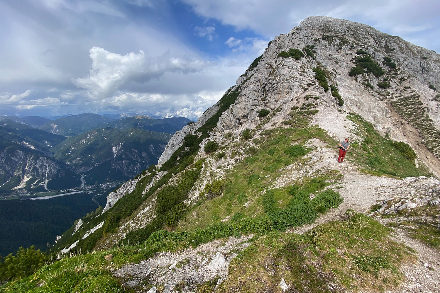 Tour Friaul 2023: am Miezegnot-Sattel: Blick ins Fella-Tal (Foto: Andreas Kuhrt)