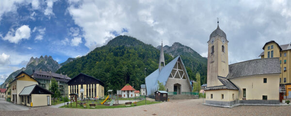 Tour Friaul 2023: Cave del Predil (Raibl): Kirchen an der Via Giuseppe Garibaldi (Foto: Andreas Kuhrt)