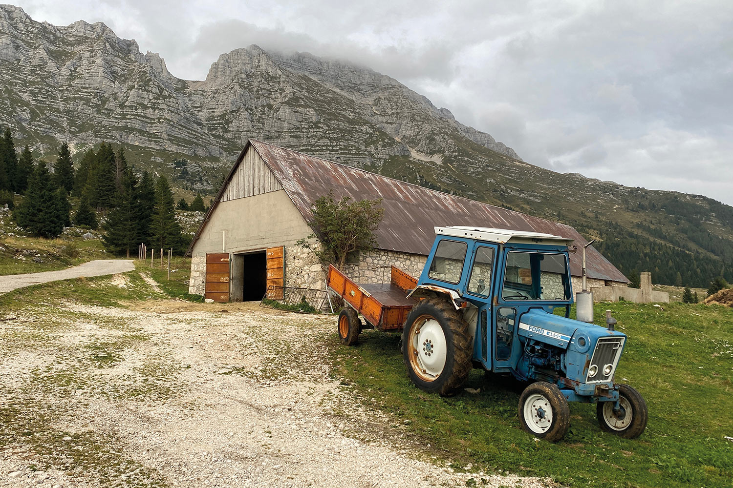 Tour Friaul 2023: Altopiano del Montasio: Malga Montasio (Foto: Andreas Kuhrt)