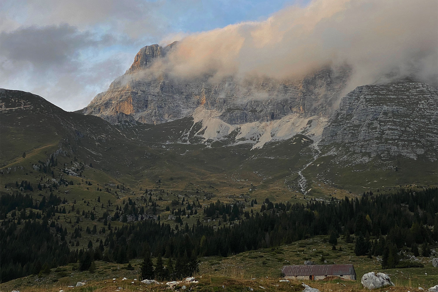 Tour Friaul 2023: Altopiano del Montasio: Montasio-Südseite (Foto: Andreas Kuhrt)