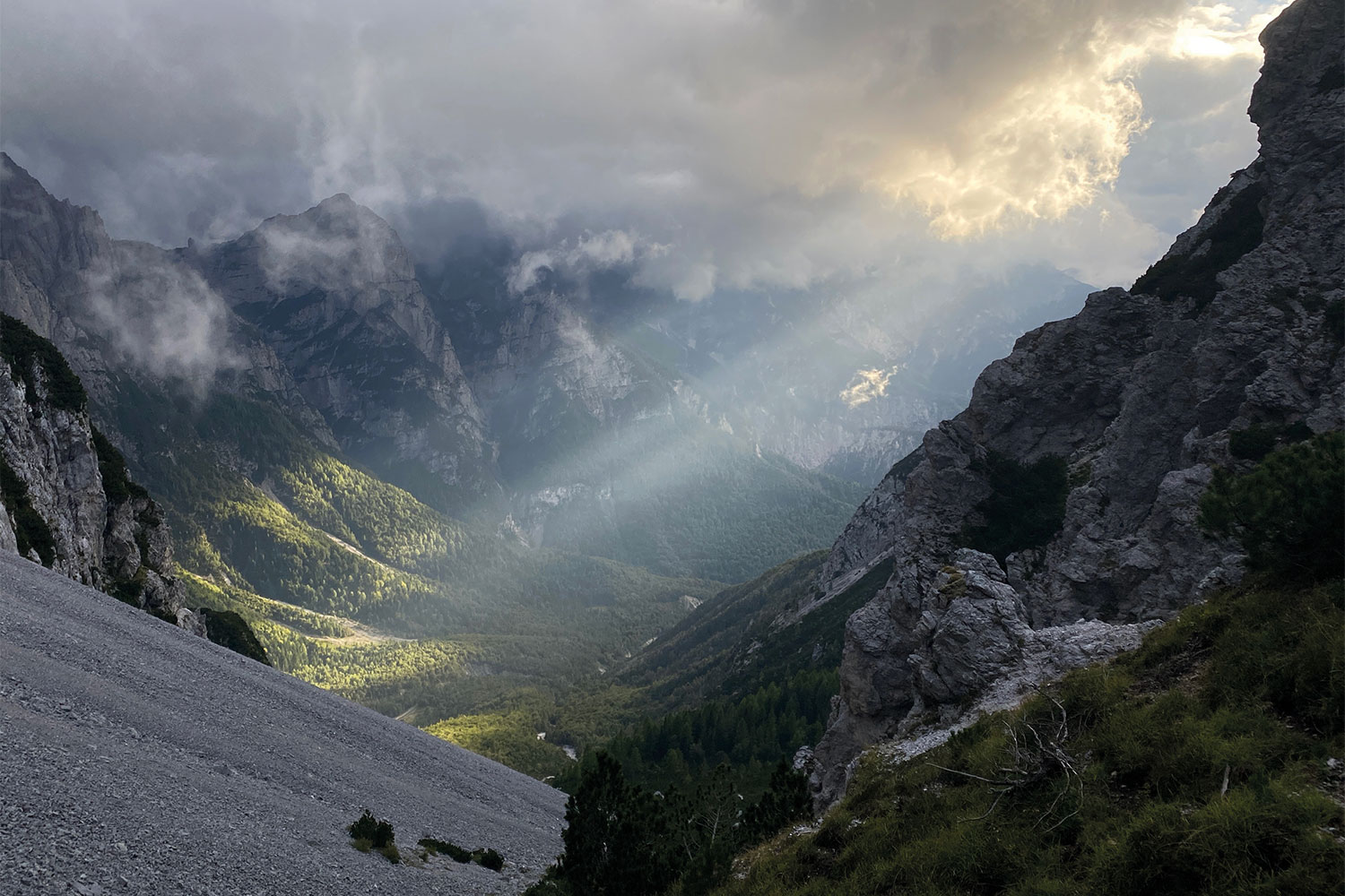 Tour Friaul 2023: Blick von der Piper-Scharte ins Val Dogna (Foto: Andreas Kuhrt)