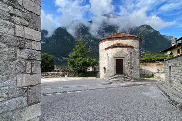 Tour Friaul 2023: Venzone: Mumienkrypta Kapelle St. Michele (Foto: Andreas Kuhrt)