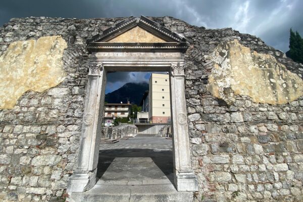 Tour Friaul 2023: Gemona: Ruine der Kirche Madonna delle Grazie (Foto: Andreas Kuhrt)