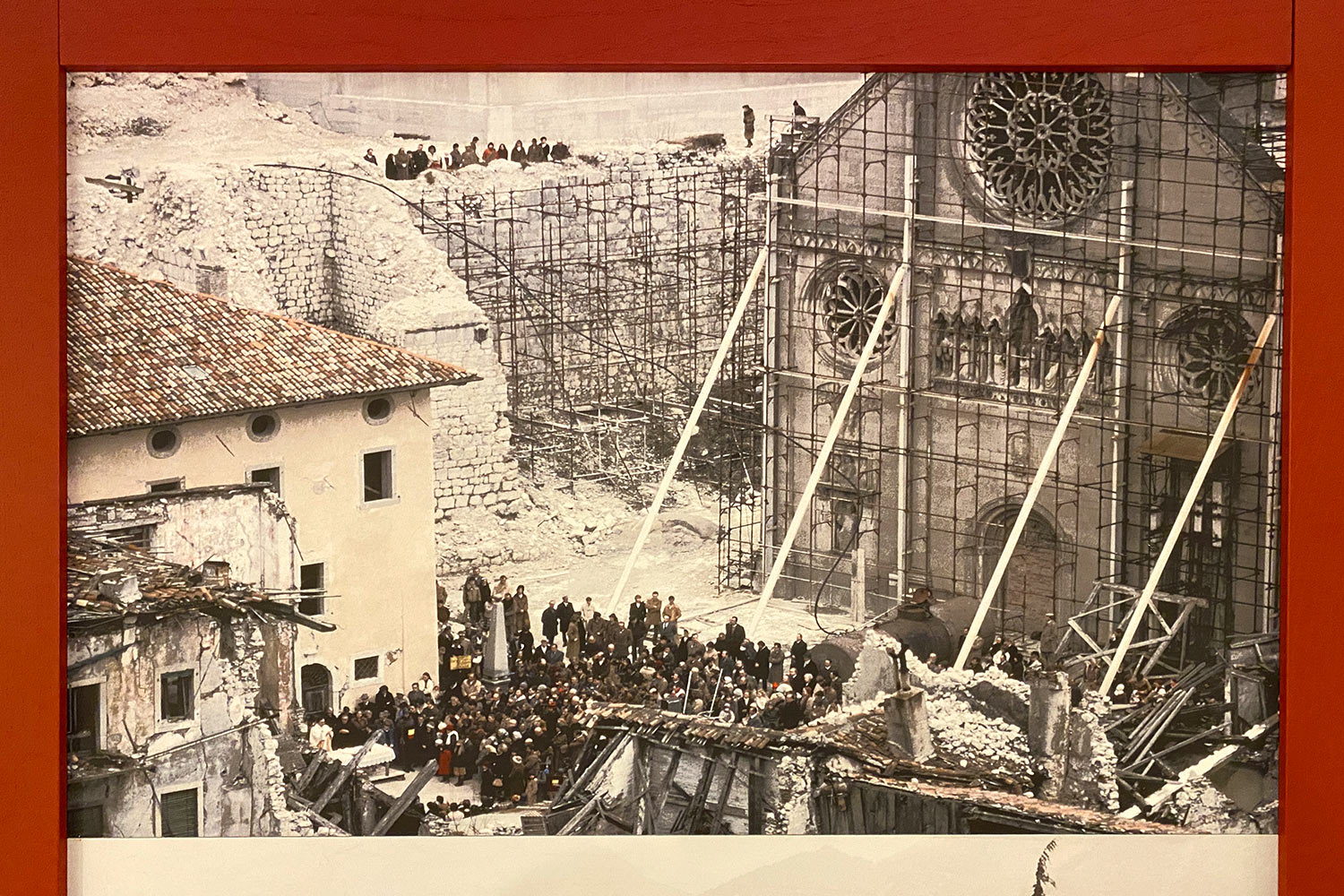 Tour Friaul 2023: Gemona: Ausstellung "1976 Frammenti di Memoria" (Foto: Andreas Kuhrt)