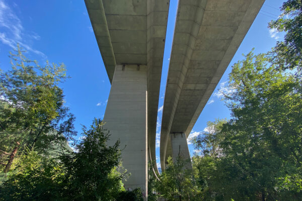 Tour Friaul 2023: Lago di Cavazzo: Autobahn A23 bei Somplago (Foto: Andreas Kuhrt)