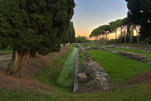 Tour Friaul 2023: Aquileia: Ruinen des römischen Hafens (Foto: Andreas Kuhrt)