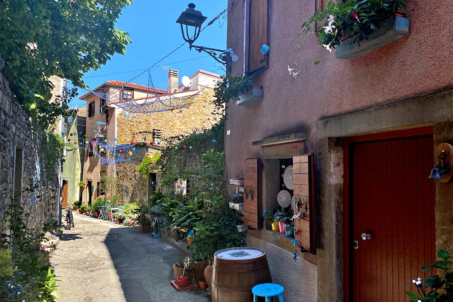 Tour Friaul 2023: Muggia: Calle Volta Alessandro (Foto: Andreas Kuhrt)