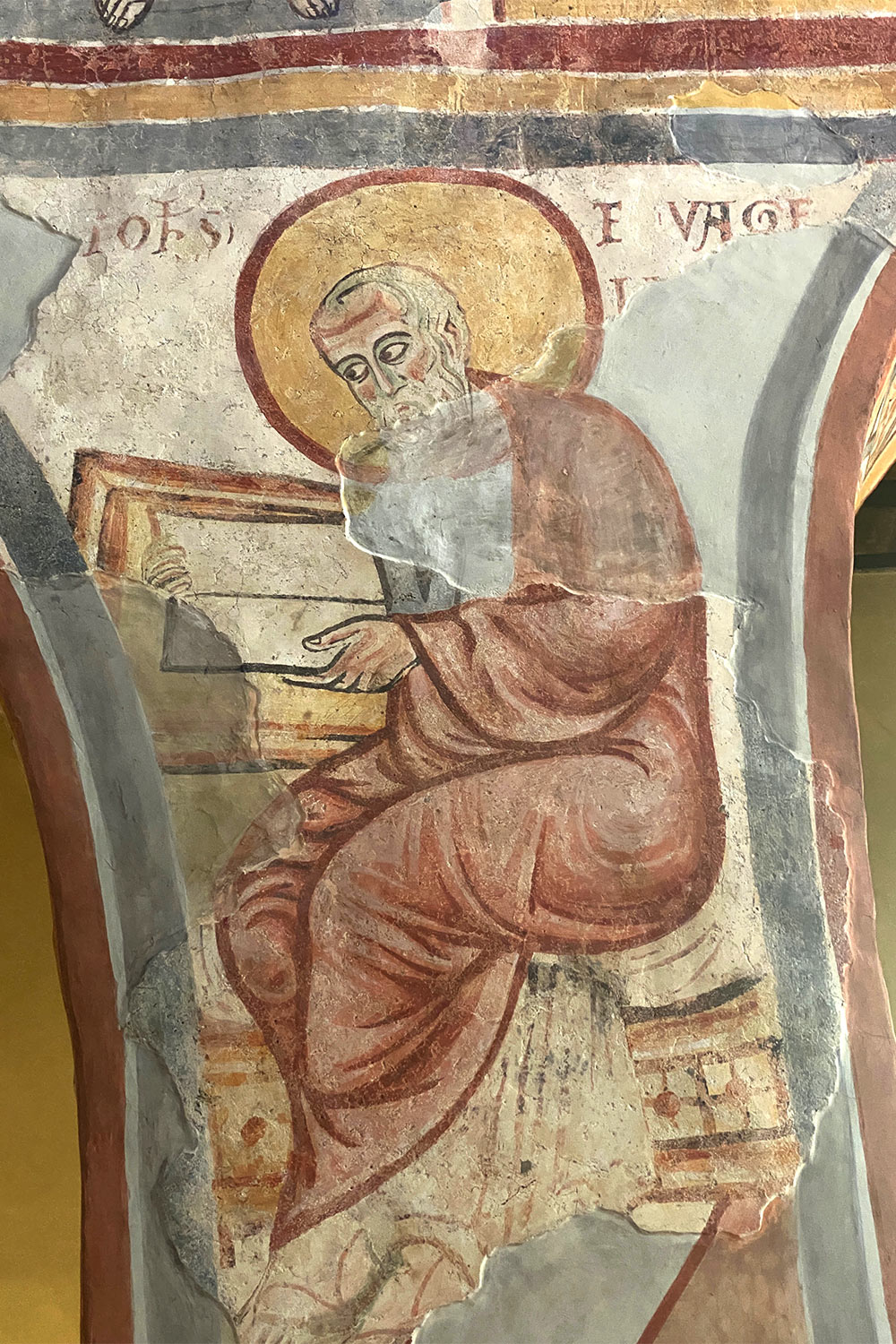 Tour Friaul 2023: Muggia Vecchia: Basilika Santa Maria Assunta: Fresco: Sant Ioannes Evangelista (Foto:Andreas Kuhrt)