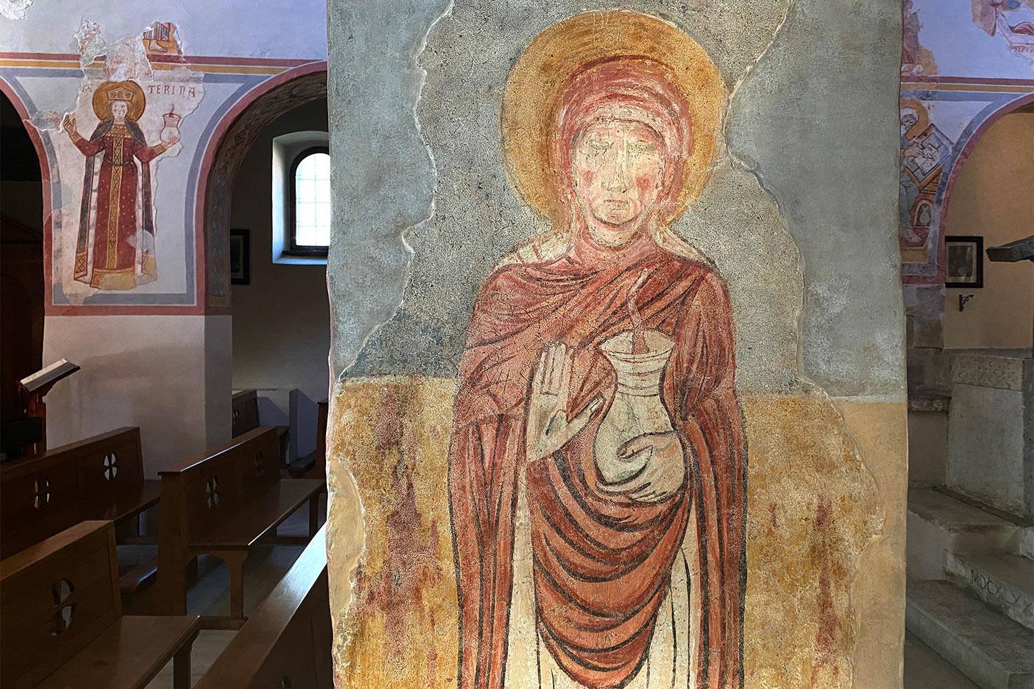 Tour Friaul 2023: Muggia Vecchia: Basilika Santa Maria Assunta: Fresco: Maria (Foto:Andreas Kuhrt)