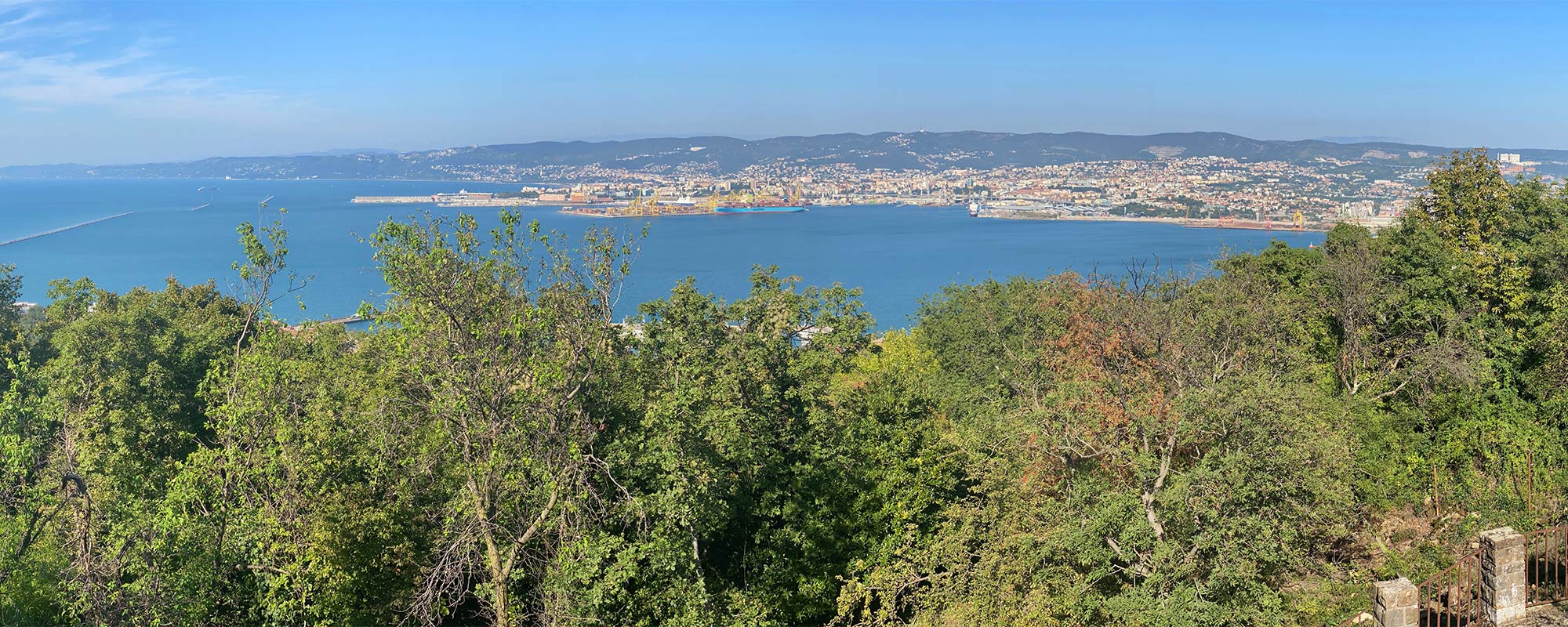 Tour Friaul 2023: Muggia Vecchia: Aussicht zum Golf von Triest (Foto: Andreas Kuhrt)