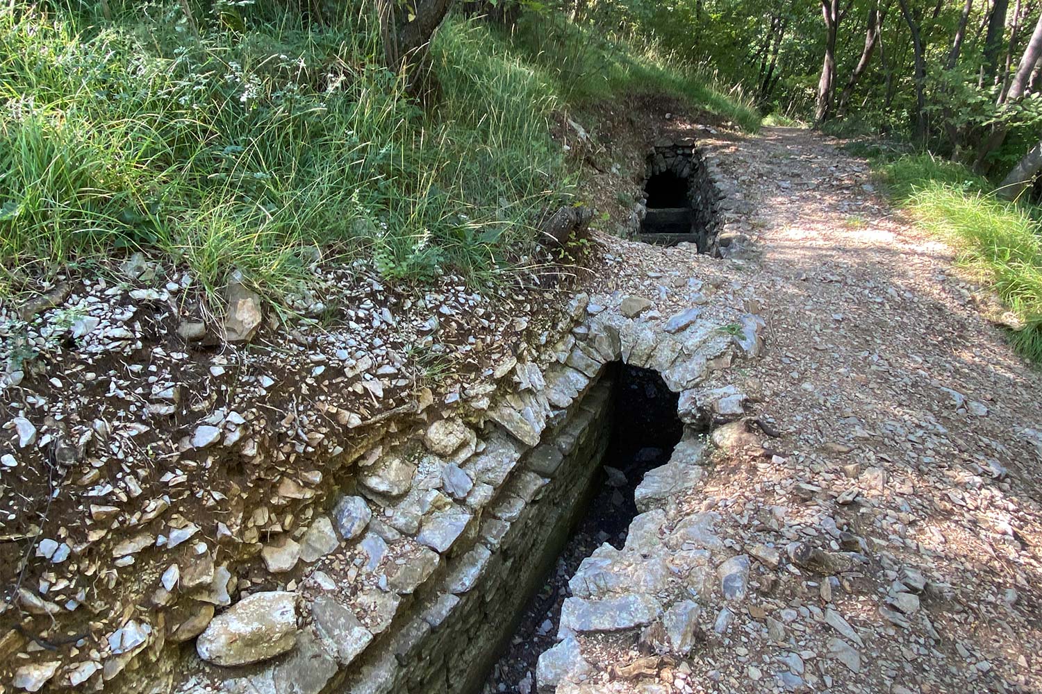 Tour Friaul 2023: Val Rosandra: römisches Aquädukt, 1. Jh. (Foto: Andreas Kuhrt)
