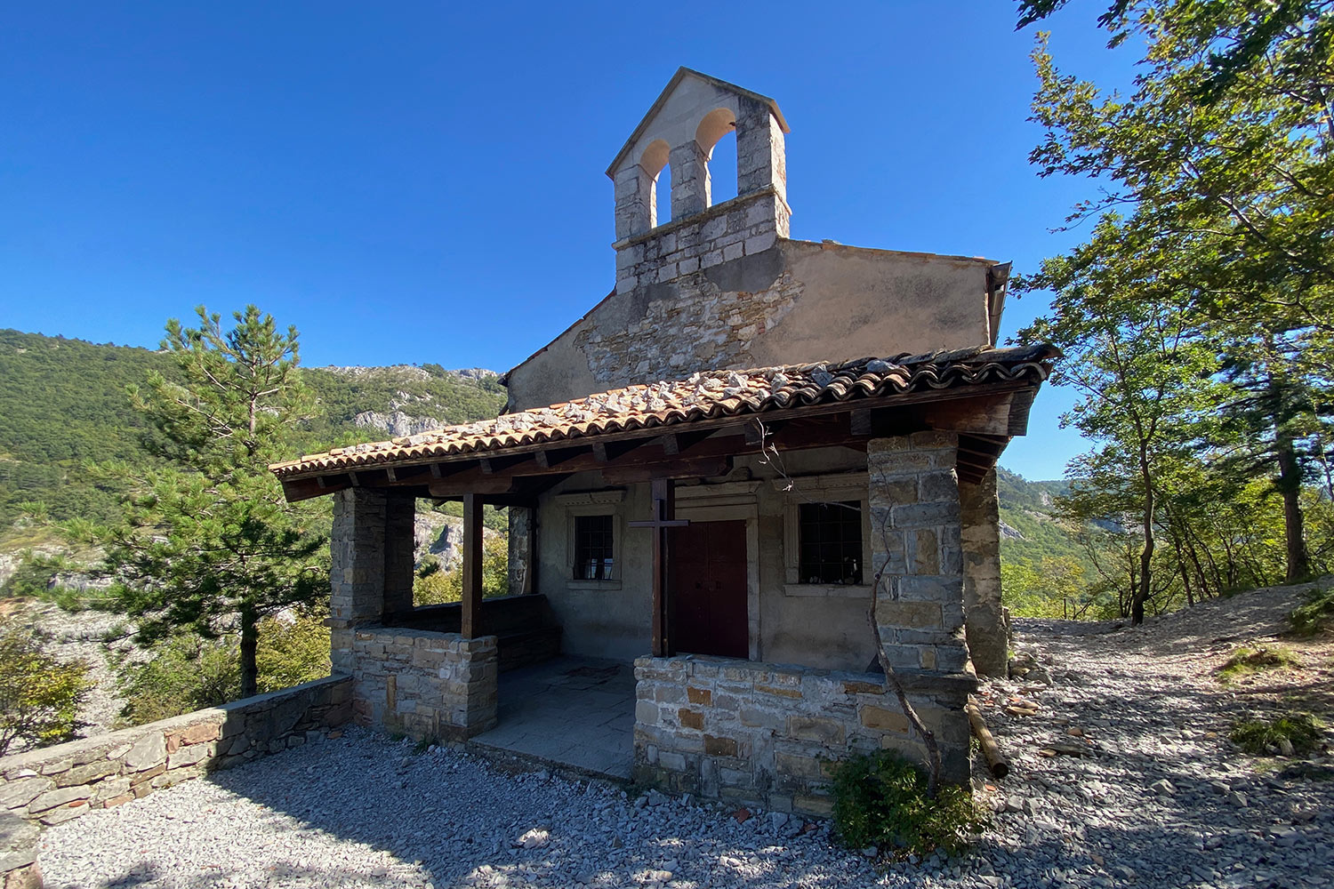 Tour Friaul 2023: Val Rosandra: Kirche Santa Maria in Siaris (Foto: Andreas Kuhrt)