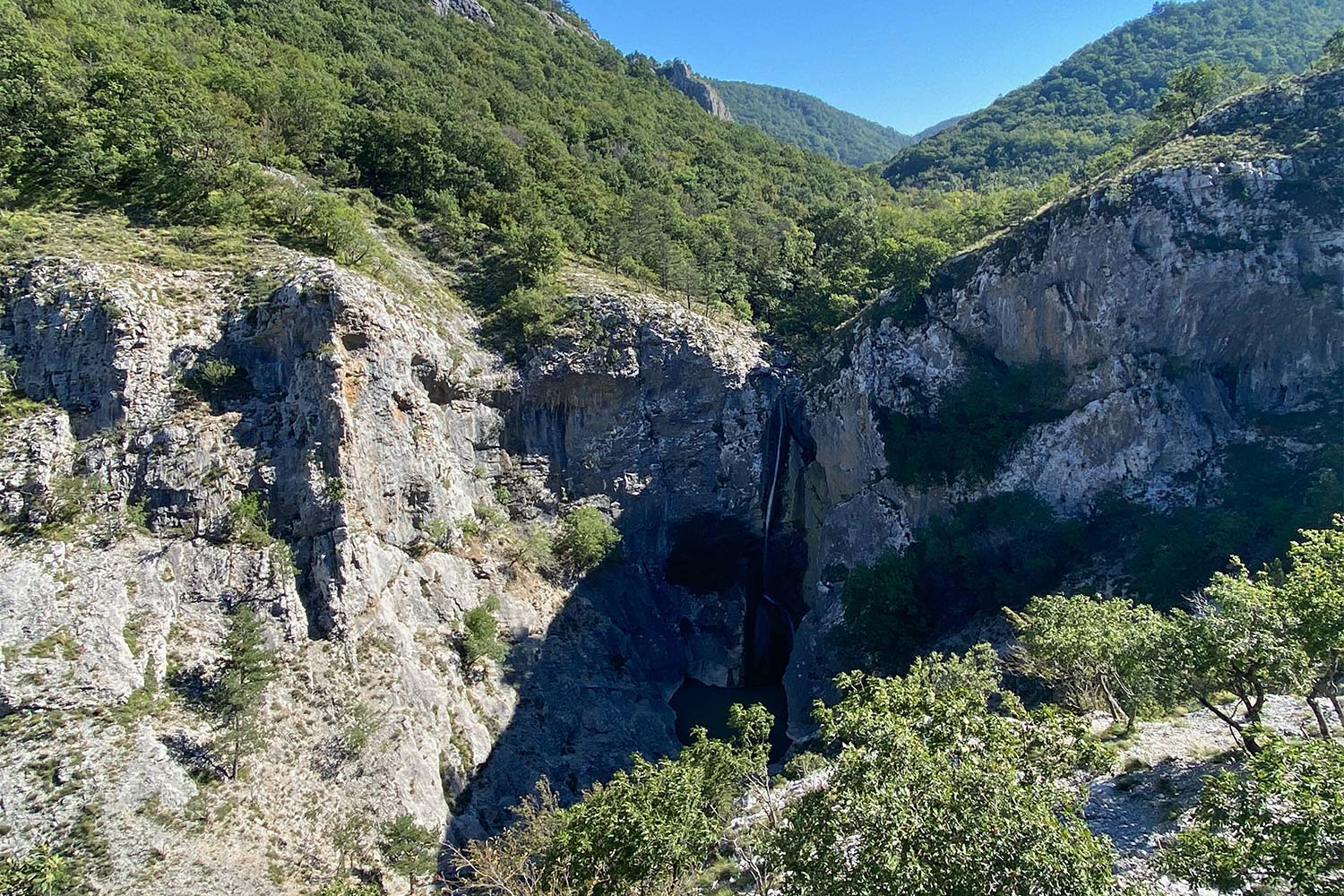 Tour Friaul 2023: Val Rosandra: Wasserfall (Foto: Andreas Kuhrt)